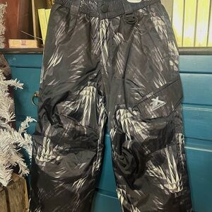 ZeroXposur Black and Gray Snow Pants kids size 5/6